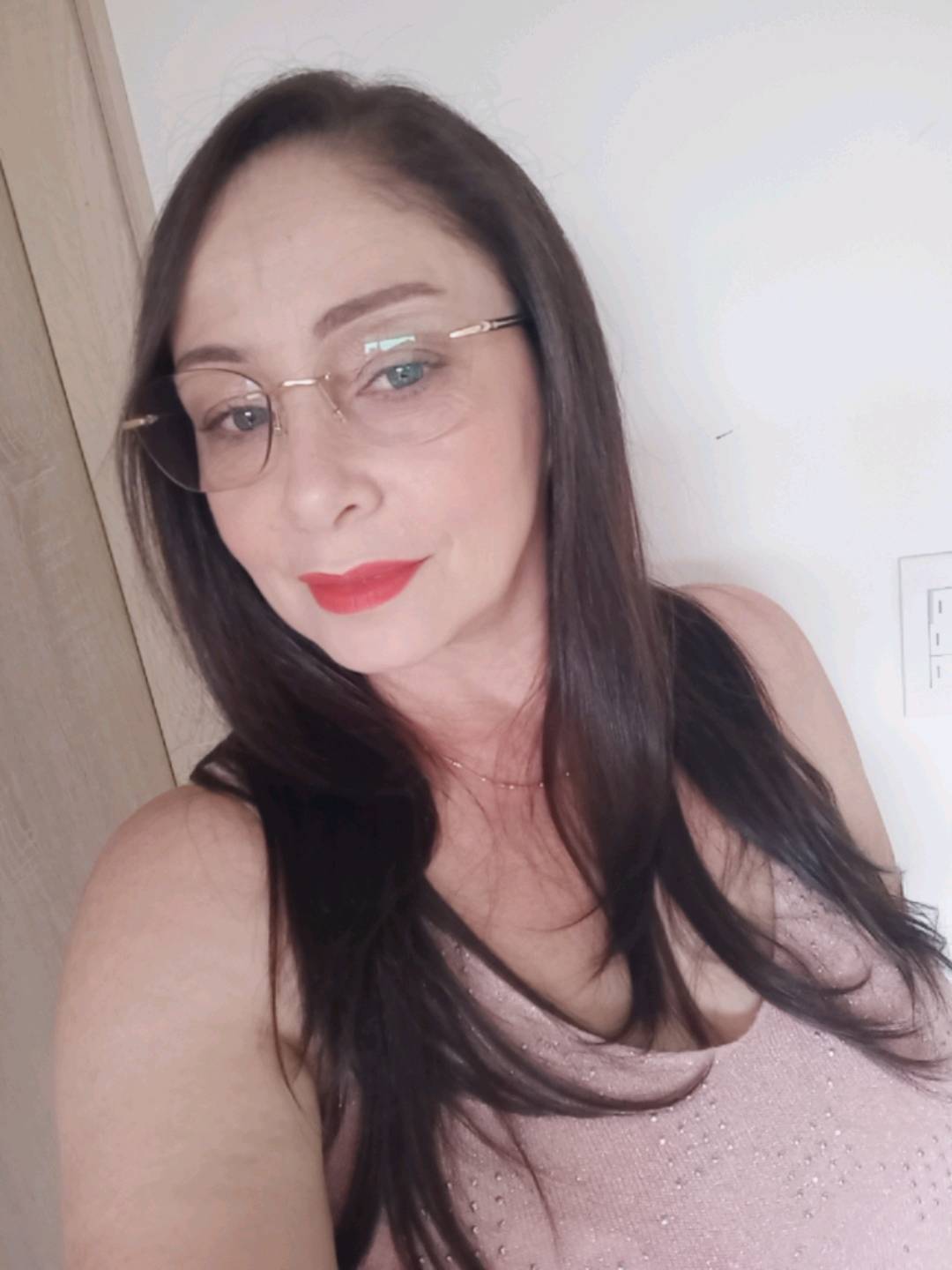 Luciana, online for a private video chat